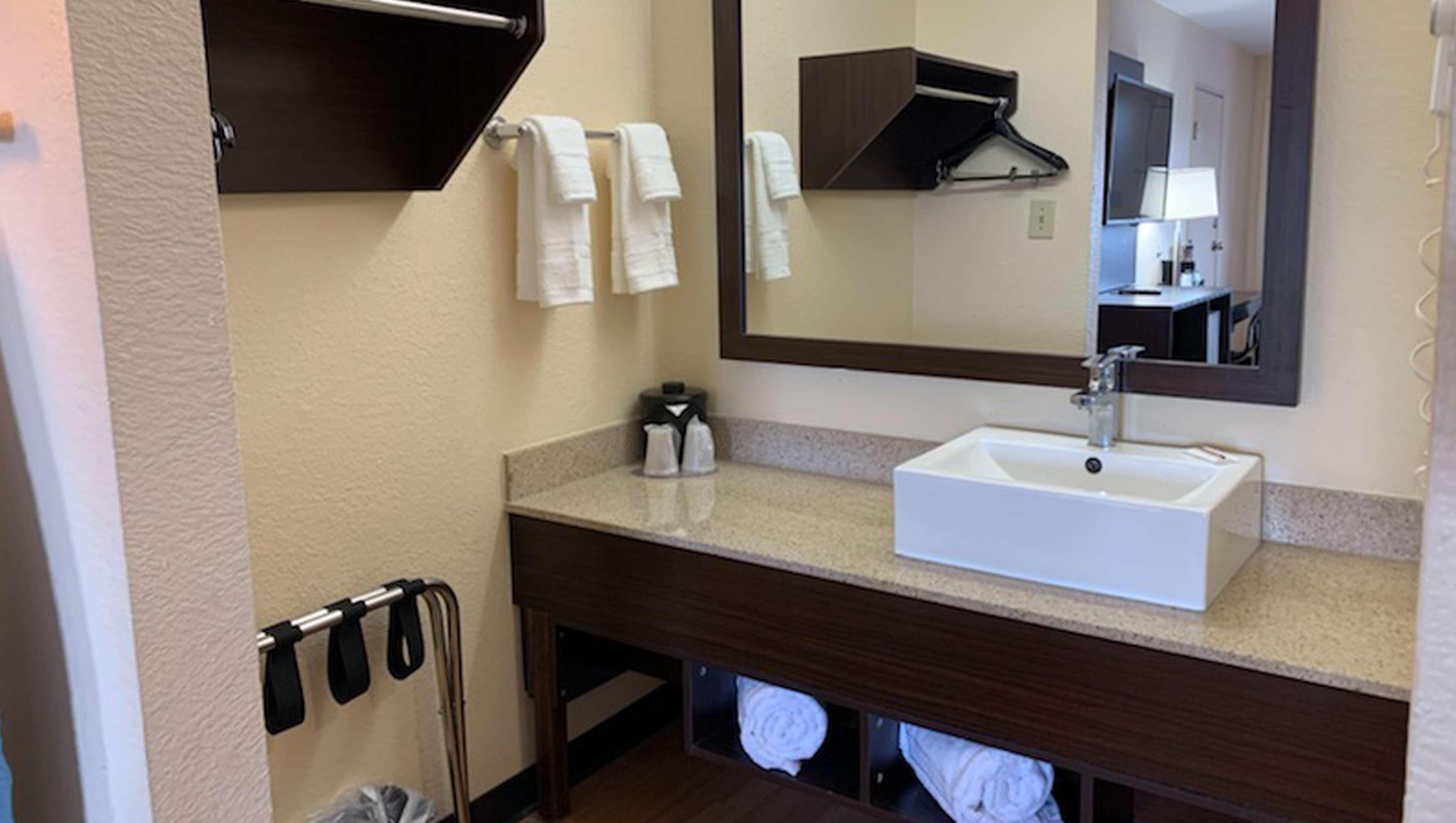 Quality Inn & Suites I-10 Near Fiesta Texas San Antonio Exteriör bild